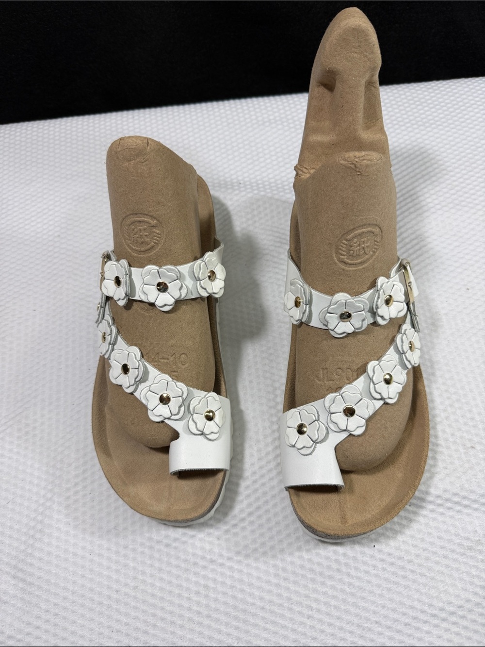 Autenti Women’s White Floral Leather Sandals size 39